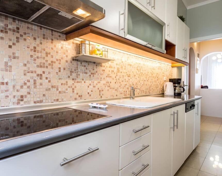 A Unique Apartment In The Historical Center-3Bds Athén Kültér fotó